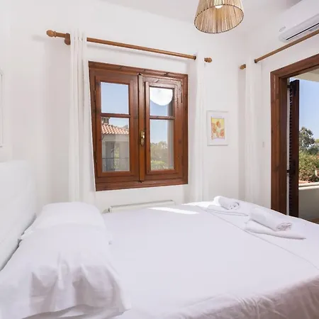 Villa Beta - 5min Walk To Beach, Bbq, Parking