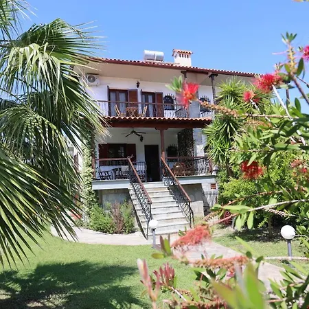 Villa Beta - 5min Walk To Beach, Bbq, Parking