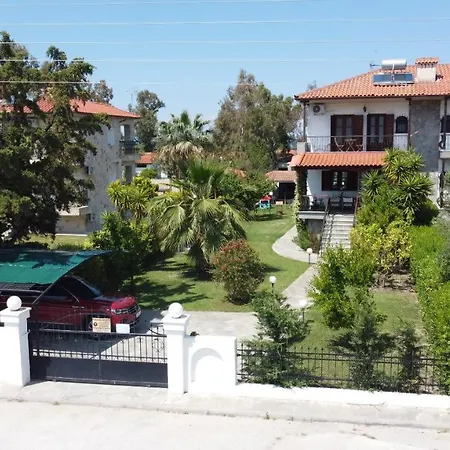 Villa Beta - 5min Walk To Beach, Bbq, Parking