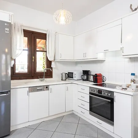 Beta - 5min Walk To Beach, Bbq, Parking Villa