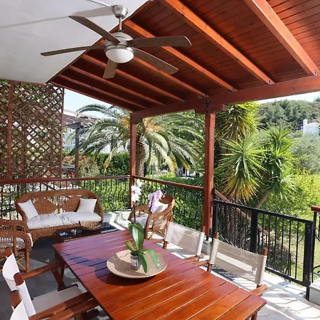 Villa Beta - 5min Walk To Beach, Bbq, Parking