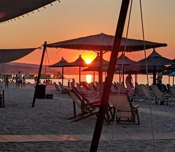 Villa Beta - 5min Walk To Beach, Bbq, Parking