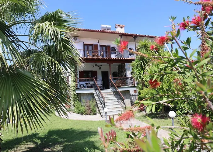 Villa Beta - 5min Walk To Beach, Bbq, Parking