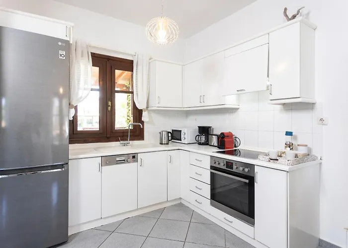 Beta - 5min Walk To Beach, Bbq, Parking Villa