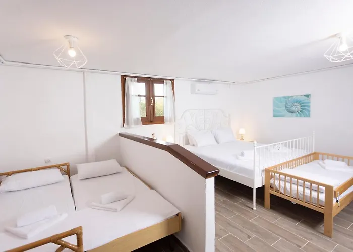 Villa Beta - 5min Walk To Beach, Bbq, Parking